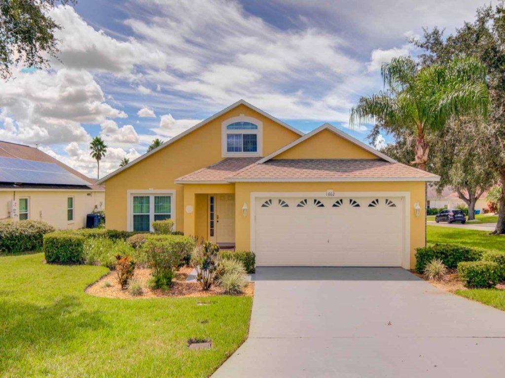 Willow's Southern Dunes Pool Home Vacation Rental in Haines City - RedAwning