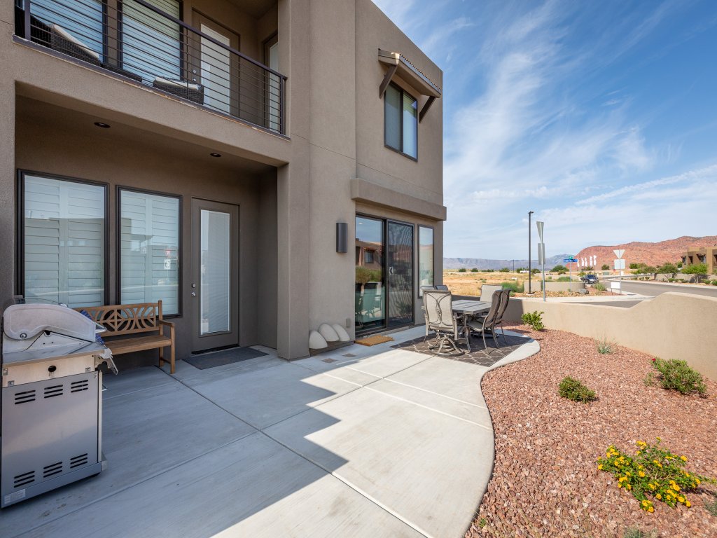 Hermes Hideaway Vacation Rental in St. George - RedAwning