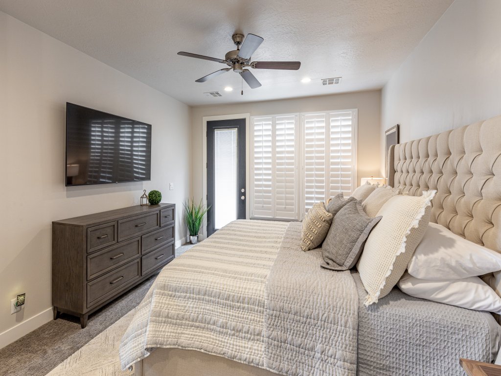 Hermes Hideaway Vacation Rental in St. George - RedAwning
