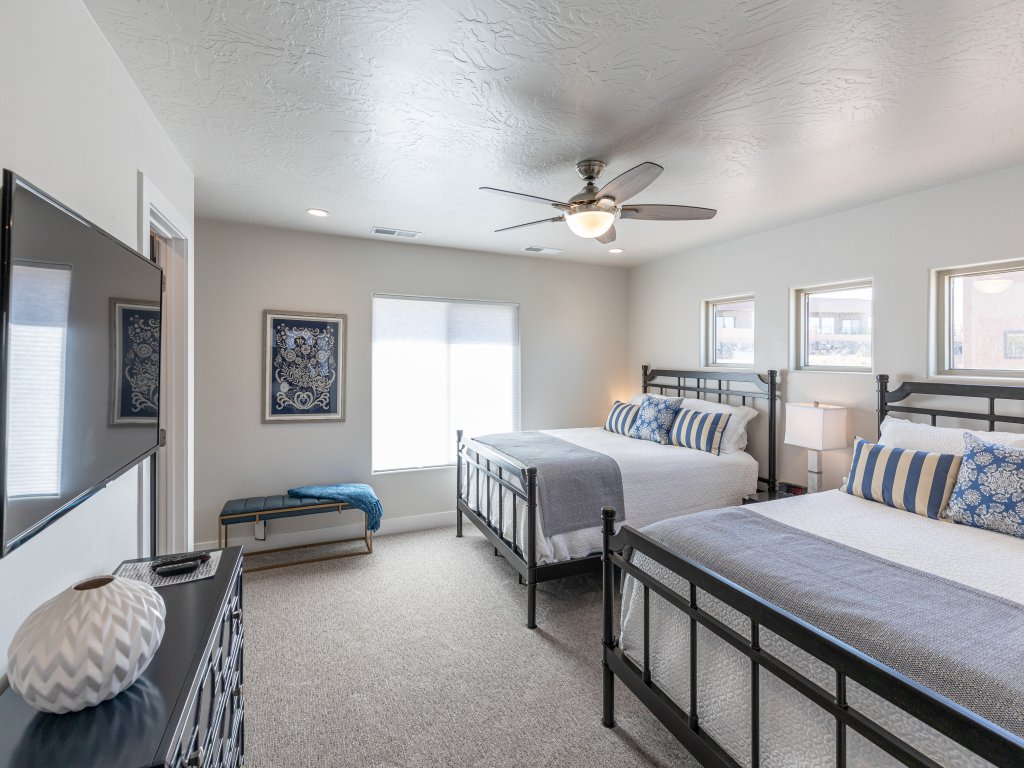 Cliffside Retreat Vacation Rental in St. George - RedAwning