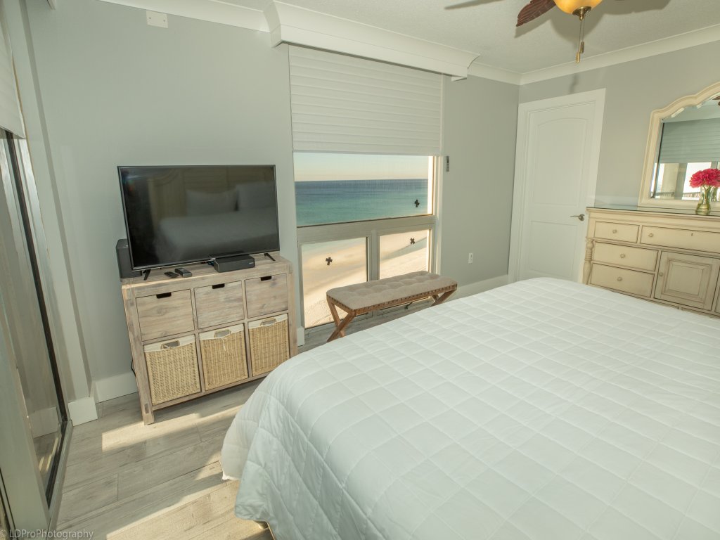 2106 is a Gulf Front 3 bedroom unobstructed views Vacation Rental in Destin - RedAwning