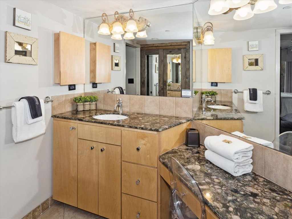 IR 402 is a Gorgeous Gulf Front 2 BR 2 Ba with washer/dryer Vacation Rental in Destin - RedAwning