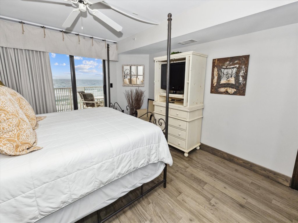 IR 402 is a Gorgeous Gulf Front 2 BR 2 Ba with washer/dryer Vacation Rental in Destin - RedAwning