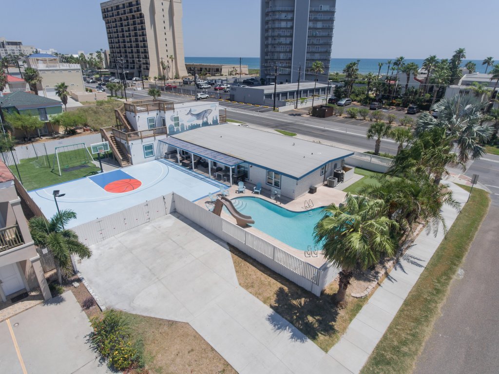 1915 Gulf Blvd Vacation Rental in South Padre Island - RedAwning
