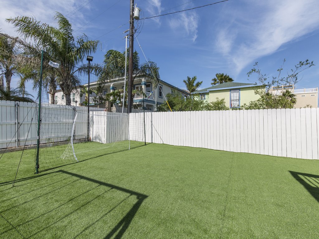1915 Gulf Blvd Vacation Rental in South Padre Island - RedAwning