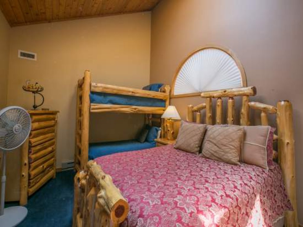 Townsend Place Condo 3 minutes walk to Beaver Creek VIllage Vacation Rental in Beaver Creek - RedAwning