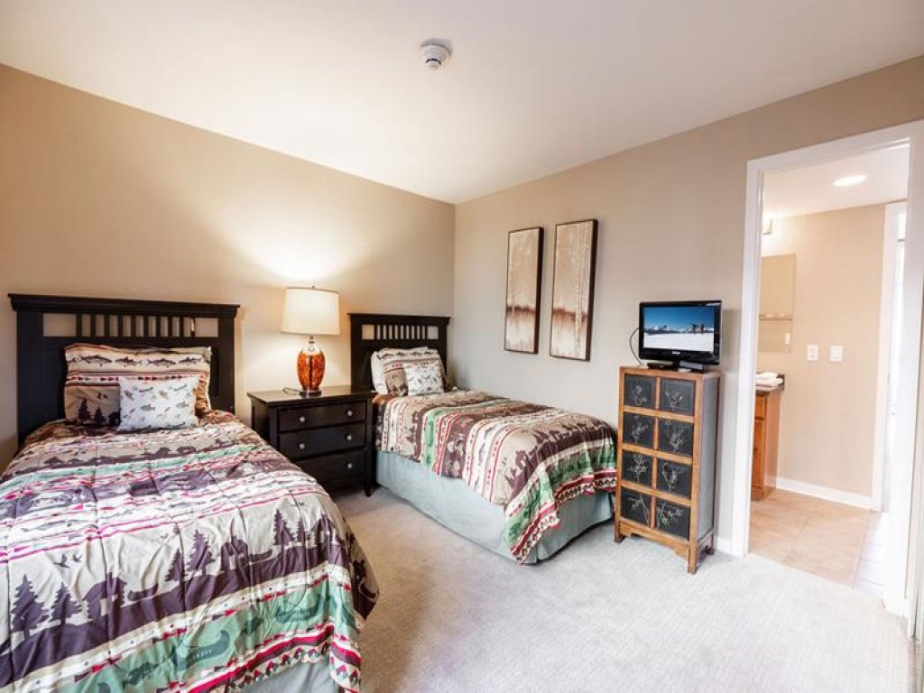 Breakaway West Convenient Condo Near Vail Village Vacation Rental in Vail - RedAwning