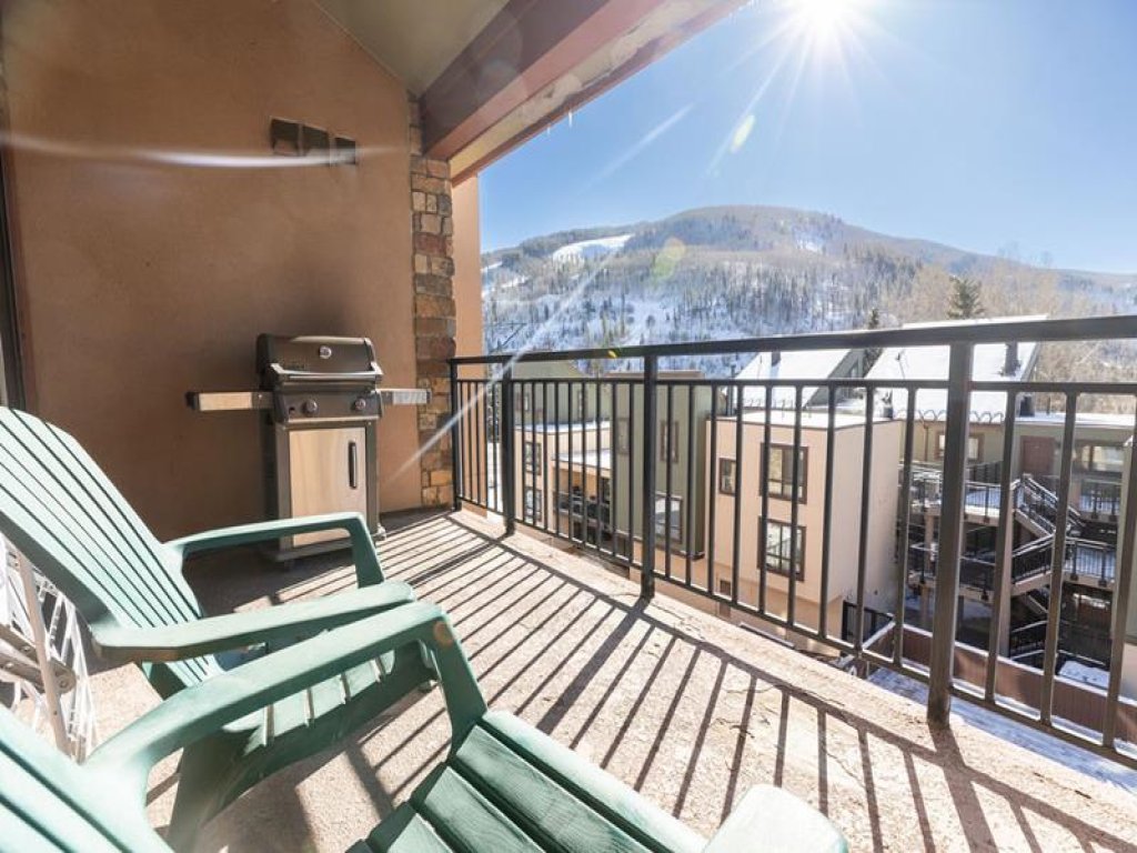 Breakaway West Convenient Condo Near Vail Village Vacation Rental in Vail - RedAwning