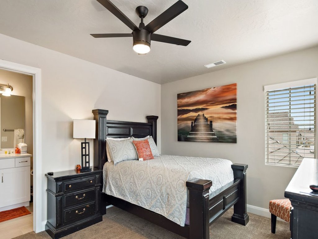 Spacious Villa 5 minutes to Lake State park Vacation Rental in Utah - RedAwning