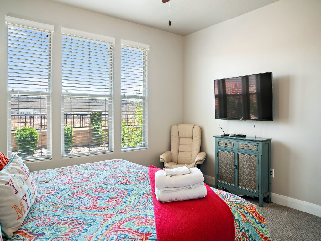 Sunshine Serendipity Vacation Rental in Utah - RedAwning