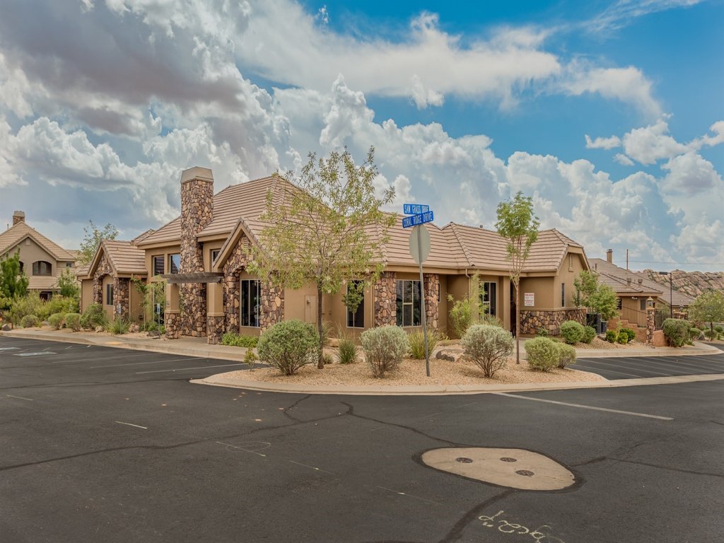 Zion Get Away at Coral Ridge Vacation Rental in Utah - RedAwning