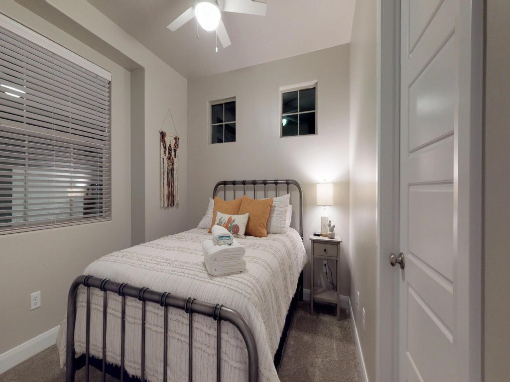 Arroyo Casita Vacation Rental in Utah - RedAwning