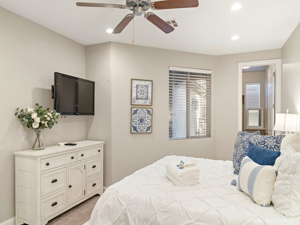 The Escape at Emerald Cove Vacation Rental in Utah - RedAwning