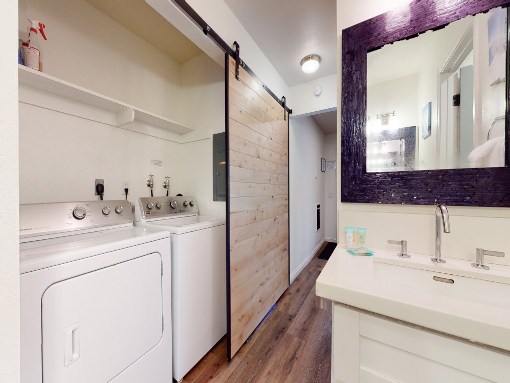 Chateau de Montagne 6 Pet-Friendly and Remodeled, On Shuttle Route Vacation Rental in Mammoth Lakes - RedAwning