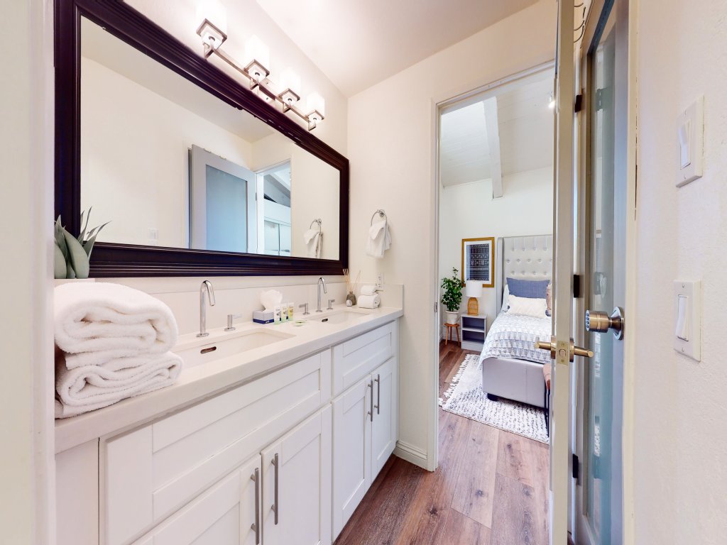 Chateau de Montagne 6 Pet-Friendly and Remodeled, On Shuttle Route Vacation Rental in Mammoth Lakes - RedAwning