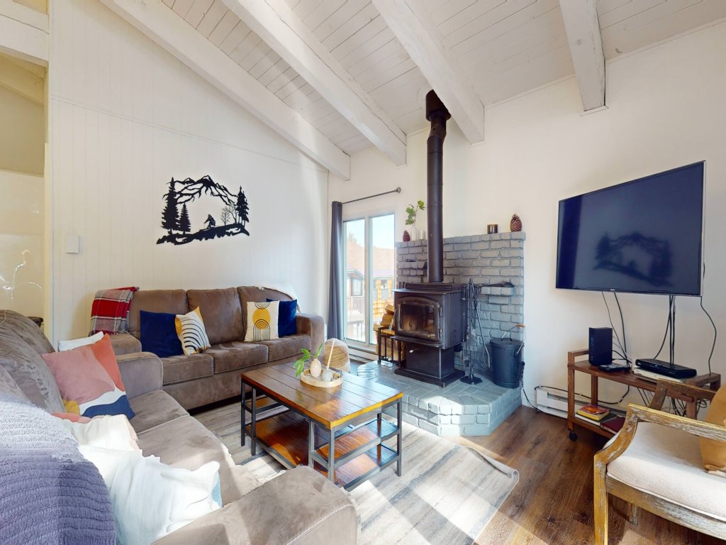 Chateau de Montagne 6 Pet-Friendly and Remodeled, On Shuttle Route Vacation Rental in Mammoth Lakes - RedAwning