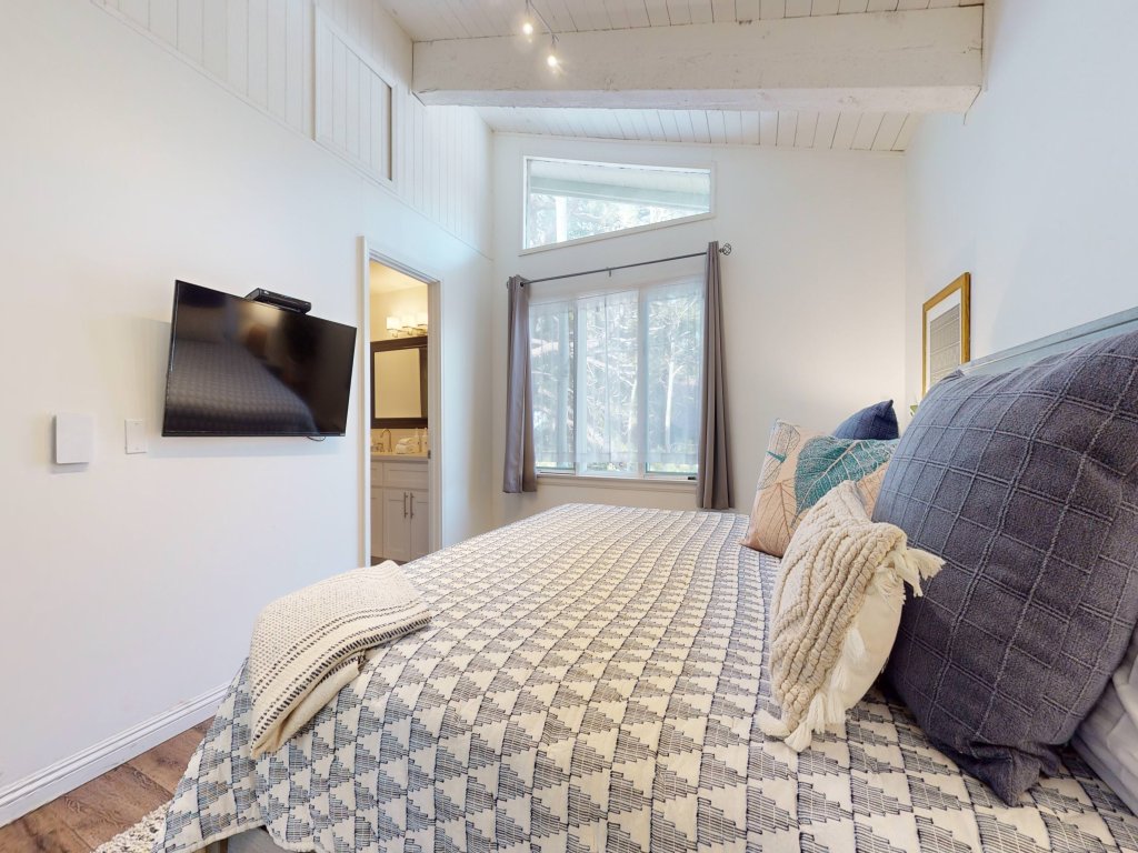 Chateau de Montagne 6 Pet-Friendly and Remodeled, On Shuttle Route Vacation Rental in Mammoth Lakes - RedAwning