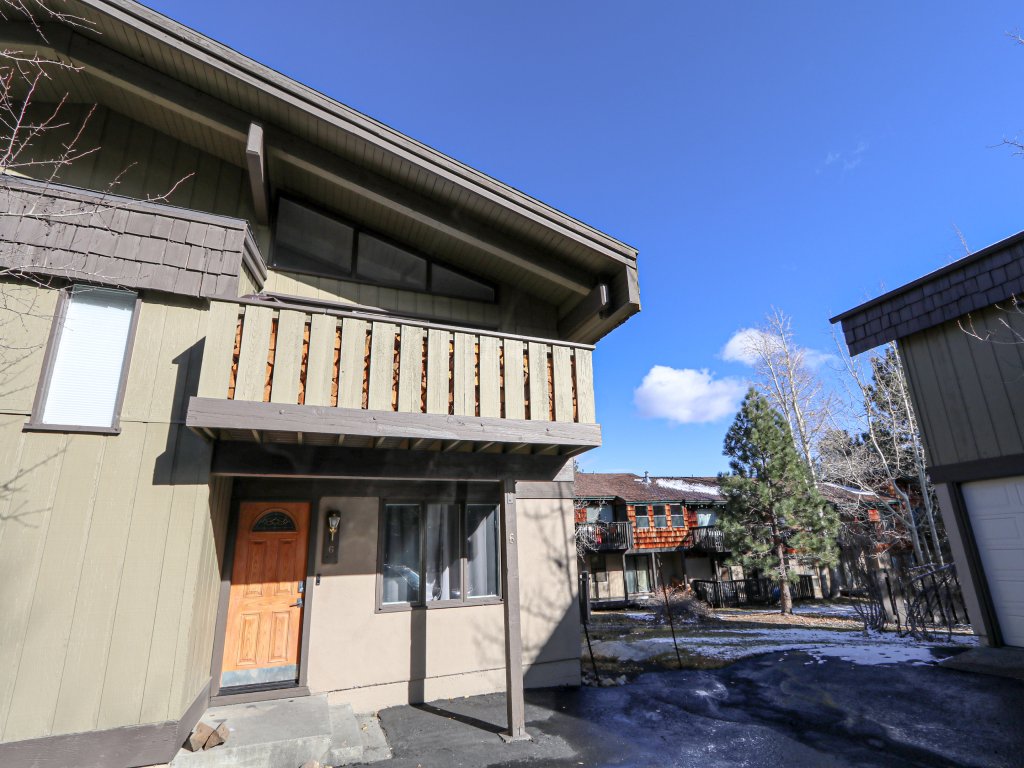 Chateau de Montagne 6 Pet-Friendly and Remodeled, On Shuttle Route Vacation Rental in Mammoth Lakes - RedAwning