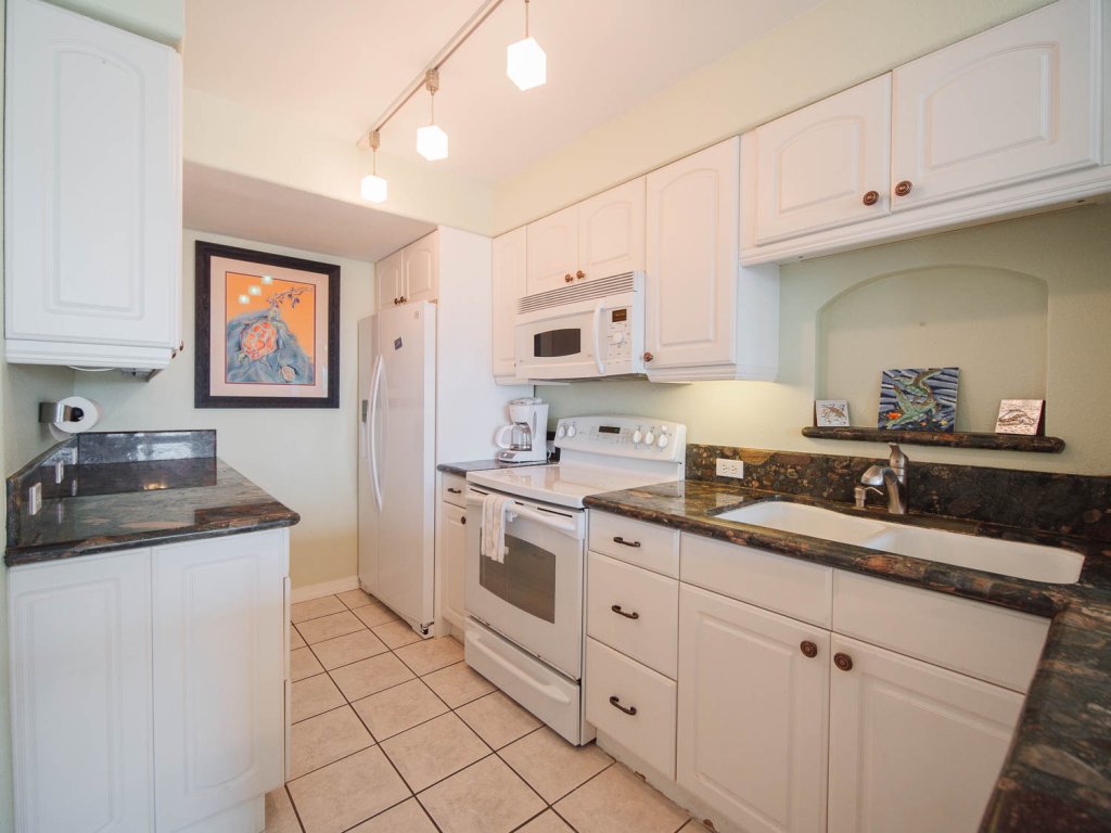 Relaxing Top Floor Corner 2BR Condo with Great View - 3 Minute Walk To The Beach! Vacation Rental in South Padre Island - RedAwning