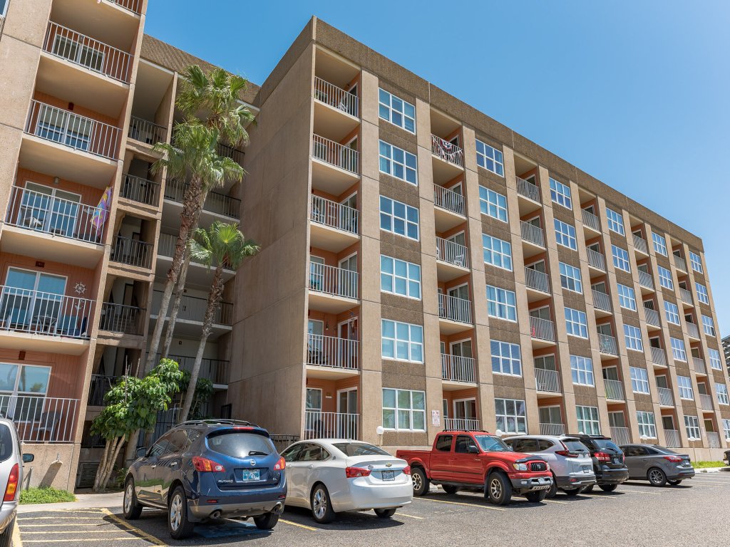 Cozy SPI Condo: Beach Walk, Pool & Pickleball Vacation Rental in South Padre Island - RedAwning