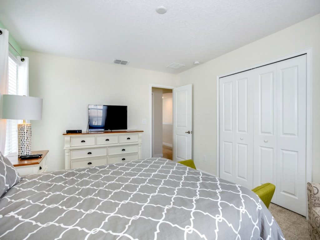 1585TEMPO Vacation Rental in Davenport - RedAwning