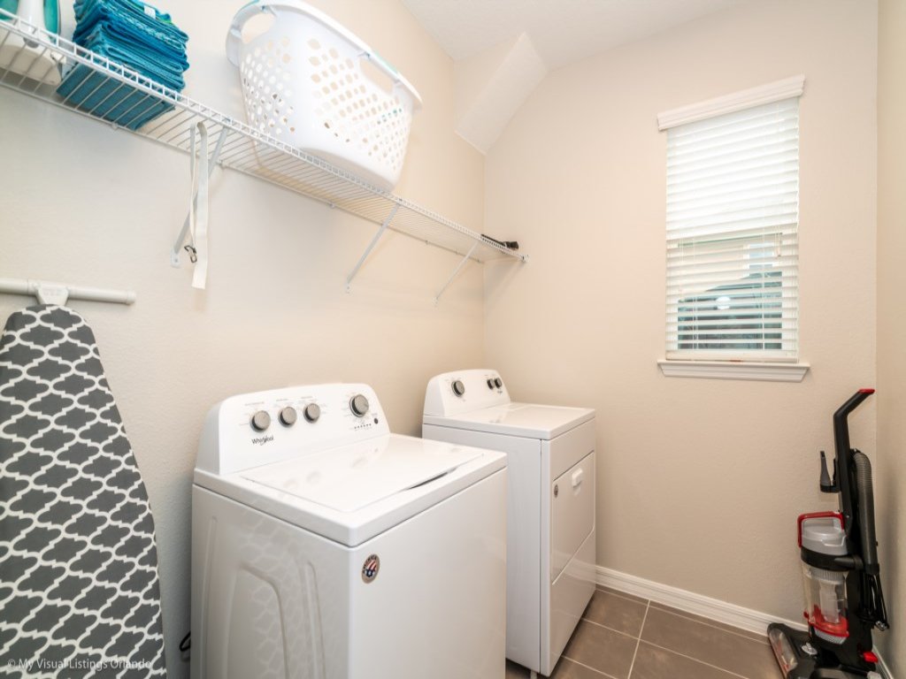 Spectacular Home 5 Bed 4.5 Bath Pool/Spa Home Vacation Rental in Kissimmee - RedAwning