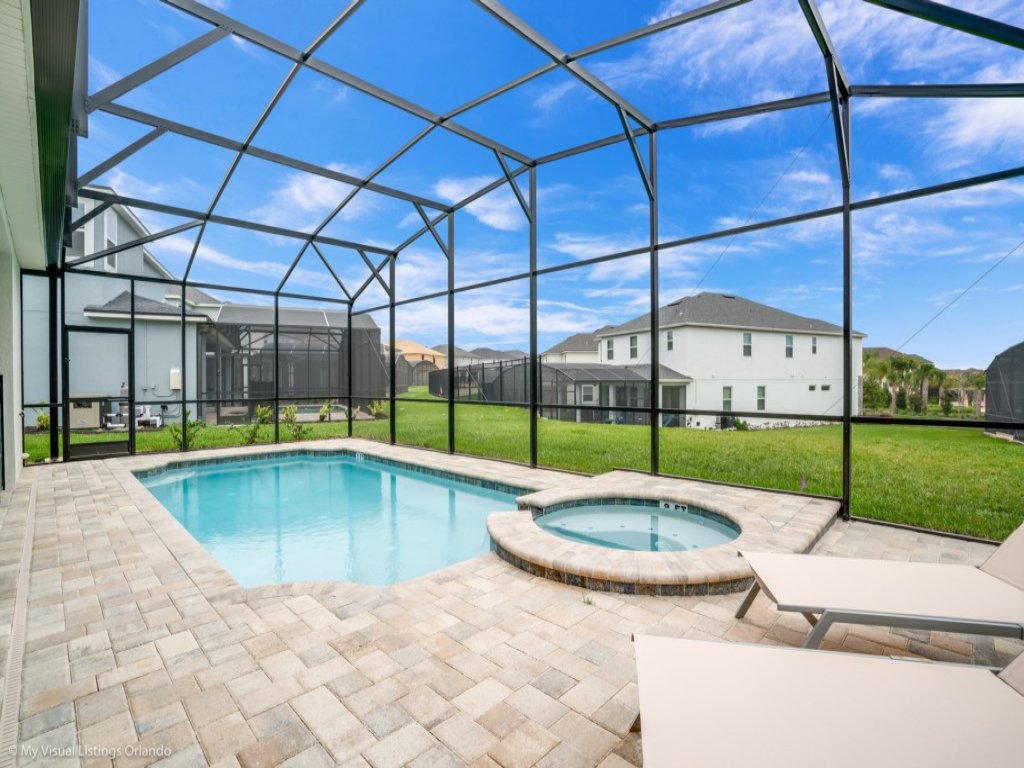 Spectacular Home 5 Bed 4.5 Bath Pool/Spa Home Vacation Rental in Kissimmee - RedAwning
