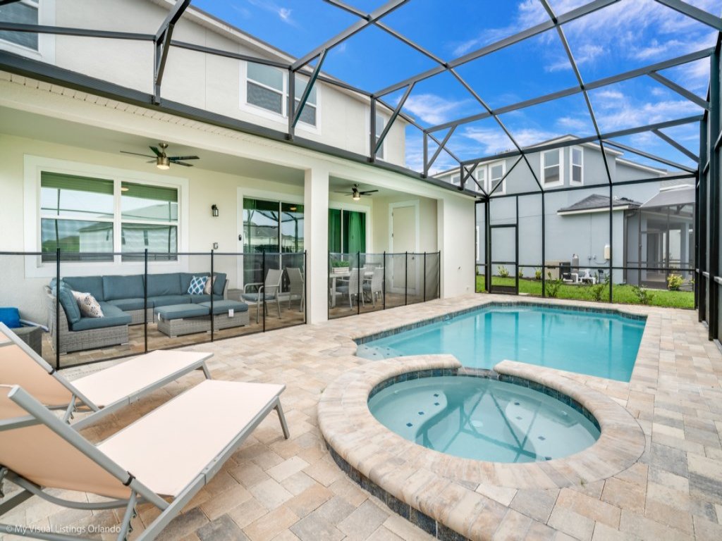 Spectacular Home 5 Bed 4.5 Bath Pool/Spa Home Vacation Rental in Kissimmee - RedAwning