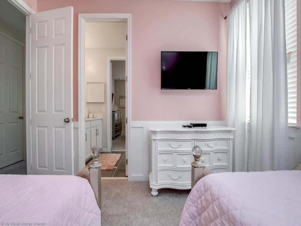 Luxury 6 Bed Villa with Saltwater Pool/Spa Vacation Rental in Kissimmee - RedAwning