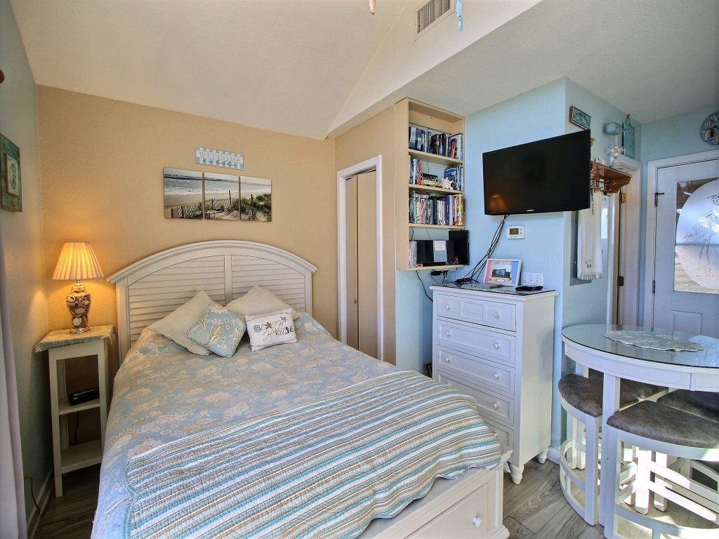 2 CABANA BY THE SEA Vacation Rental in Hatteras - RedAwning