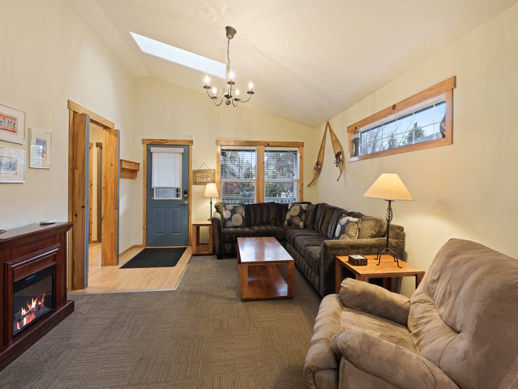 Huckleberry Cottage Vacation Rental in Bend - RedAwning