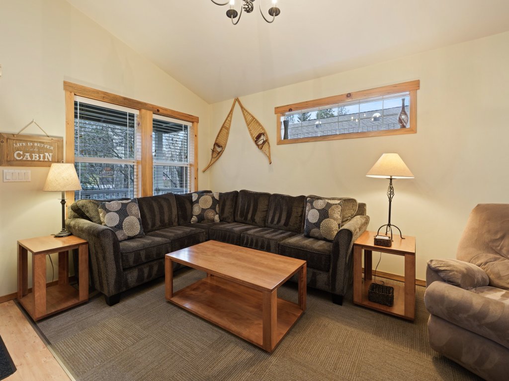 Huckleberry Cottage Vacation Rental in Bend - RedAwning
