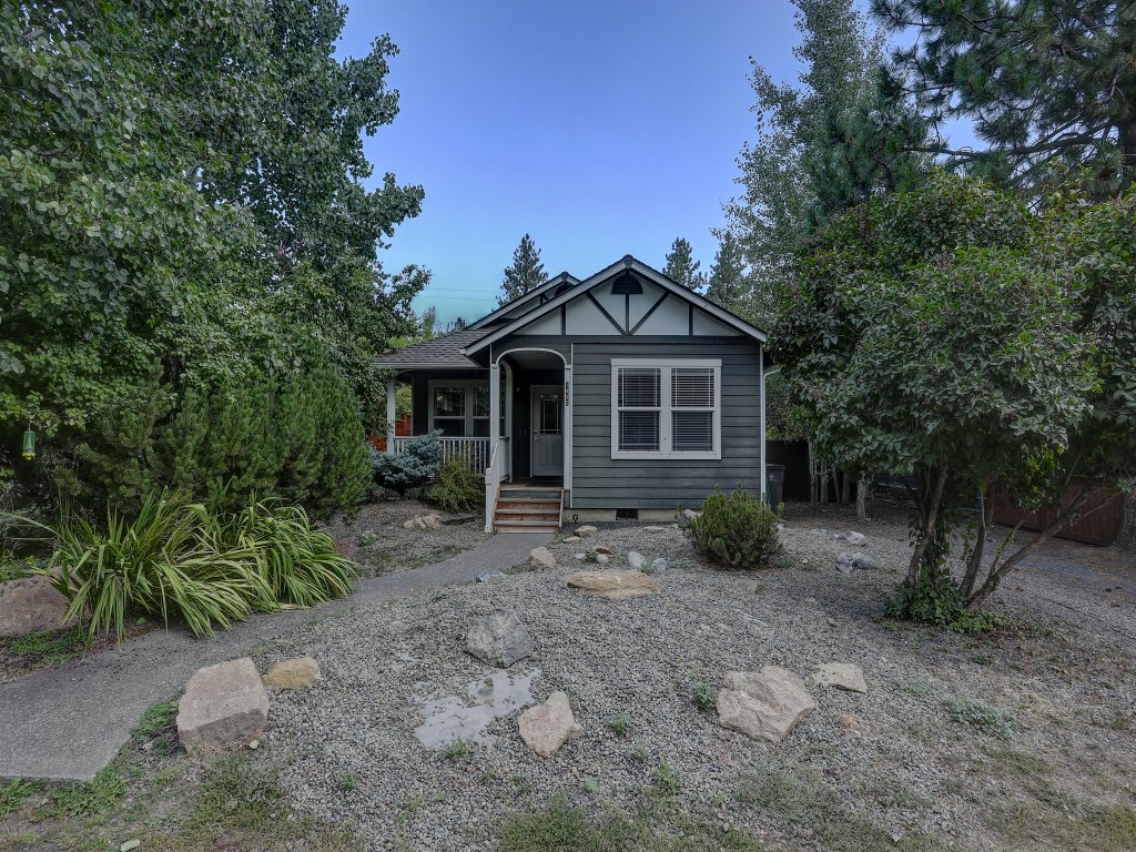 Huckleberry Cottage Vacation Rental in Bend - RedAwning
