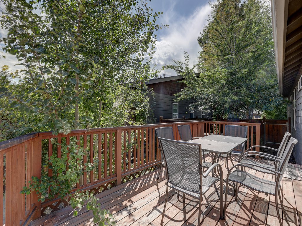 Huckleberry Cottage Vacation Rental in Bend - RedAwning
