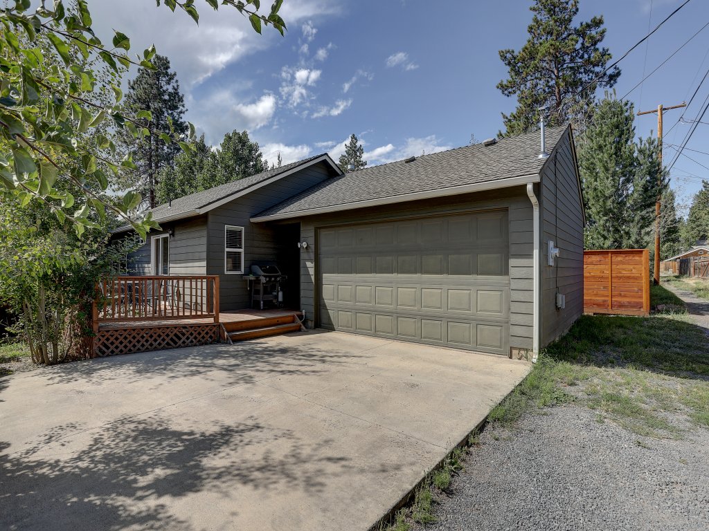 Huckleberry Cottage Vacation Rental in Bend - RedAwning