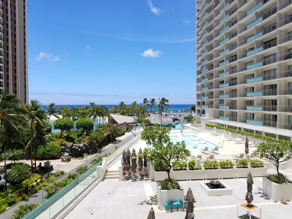 Ilikai Tower 420 Vacation Rental in Honolulu - RedAwning