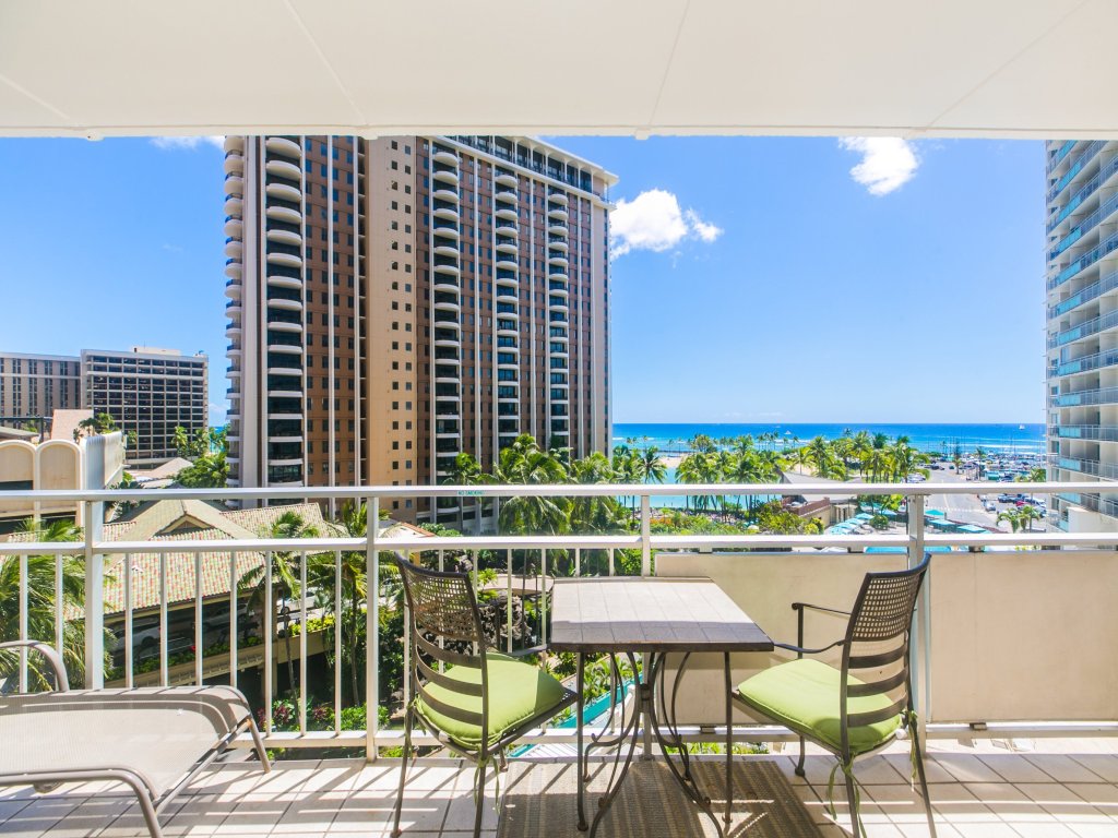Ilikai Tower 618 Vacation Rental in Honolulu - RedAwning