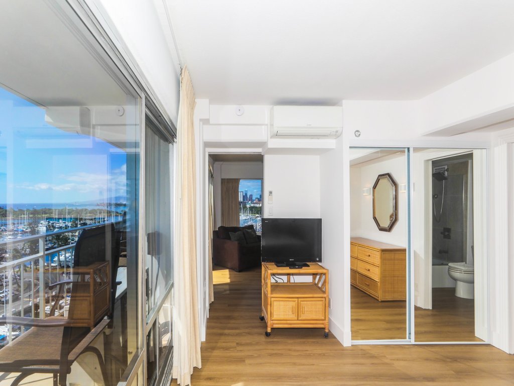 Ilikai Tower 943 Condo - Walk to the Beach, Shops & Restaurants! Vacation Rental in Honolulu - RedAwning