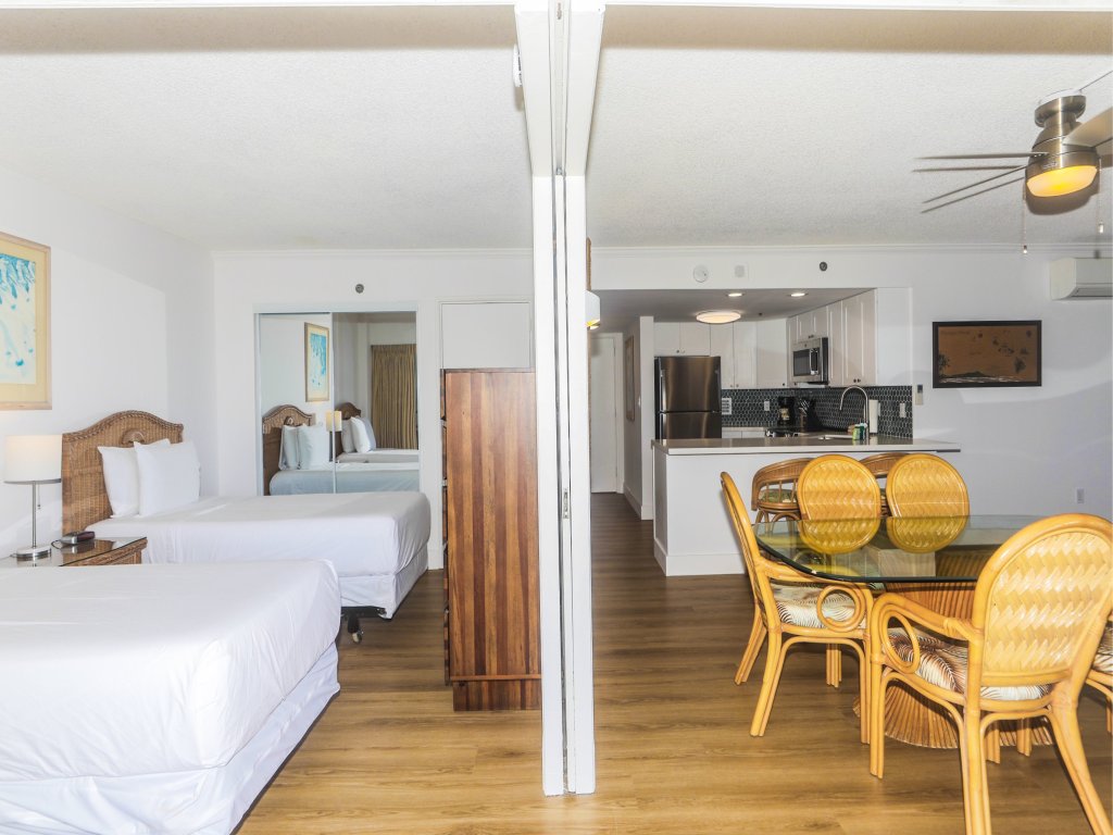 Ilikai Tower 943 Condo - Walk to the Beach, Shops & Restaurants! Vacation Rental in Honolulu - RedAwning