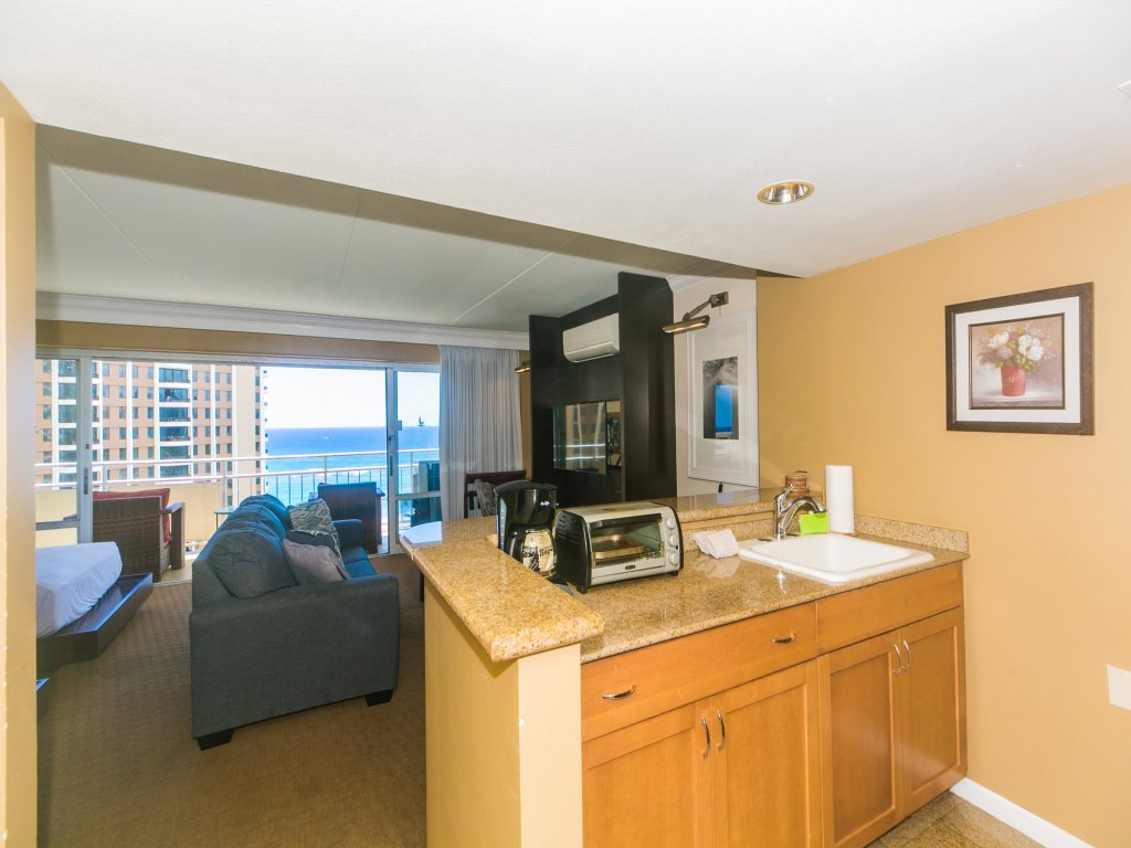 Ilikai Tower 1812 Vacation Rental in Honolulu - RedAwning