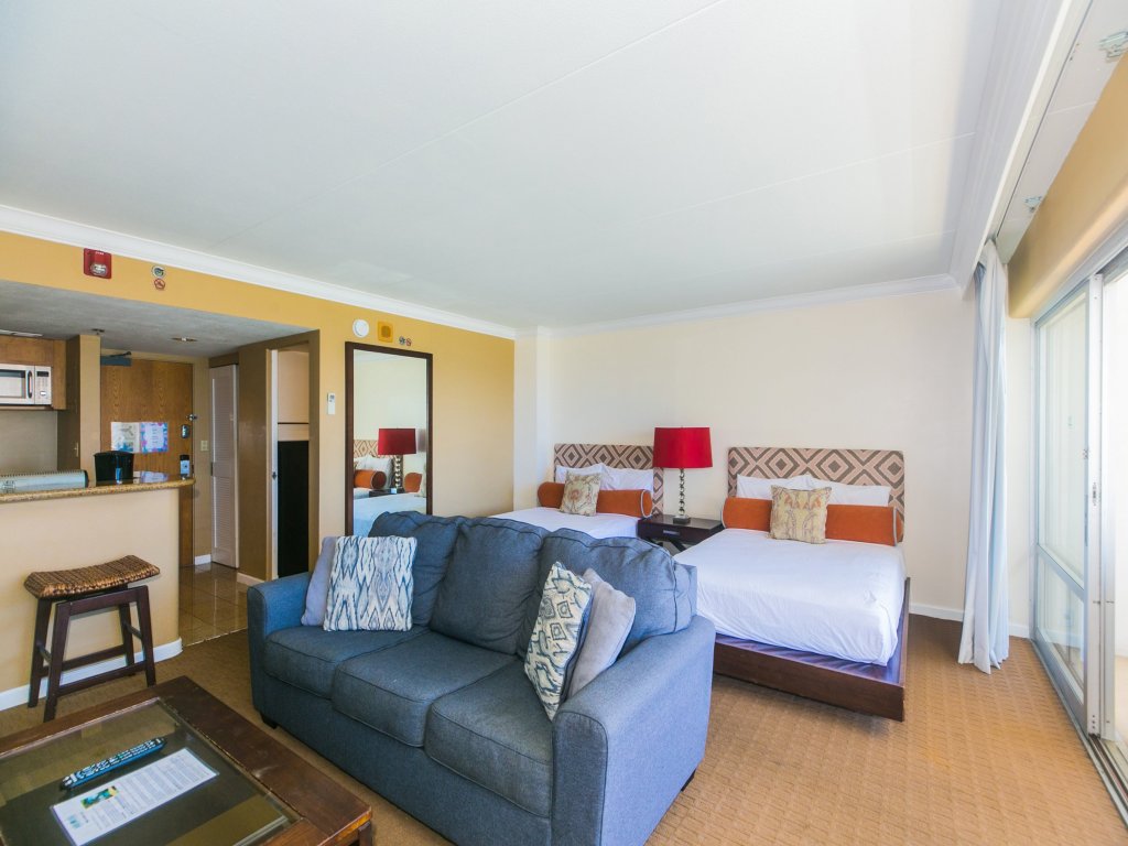 Ilikai Tower 1812 Vacation Rental in Honolulu - RedAwning