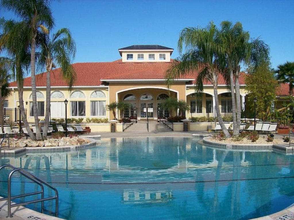 3BR, 2.5BA Townhome w/ lake View, Sunny Rear Yard  Vacation Rental in Kissimmee - RedAwning