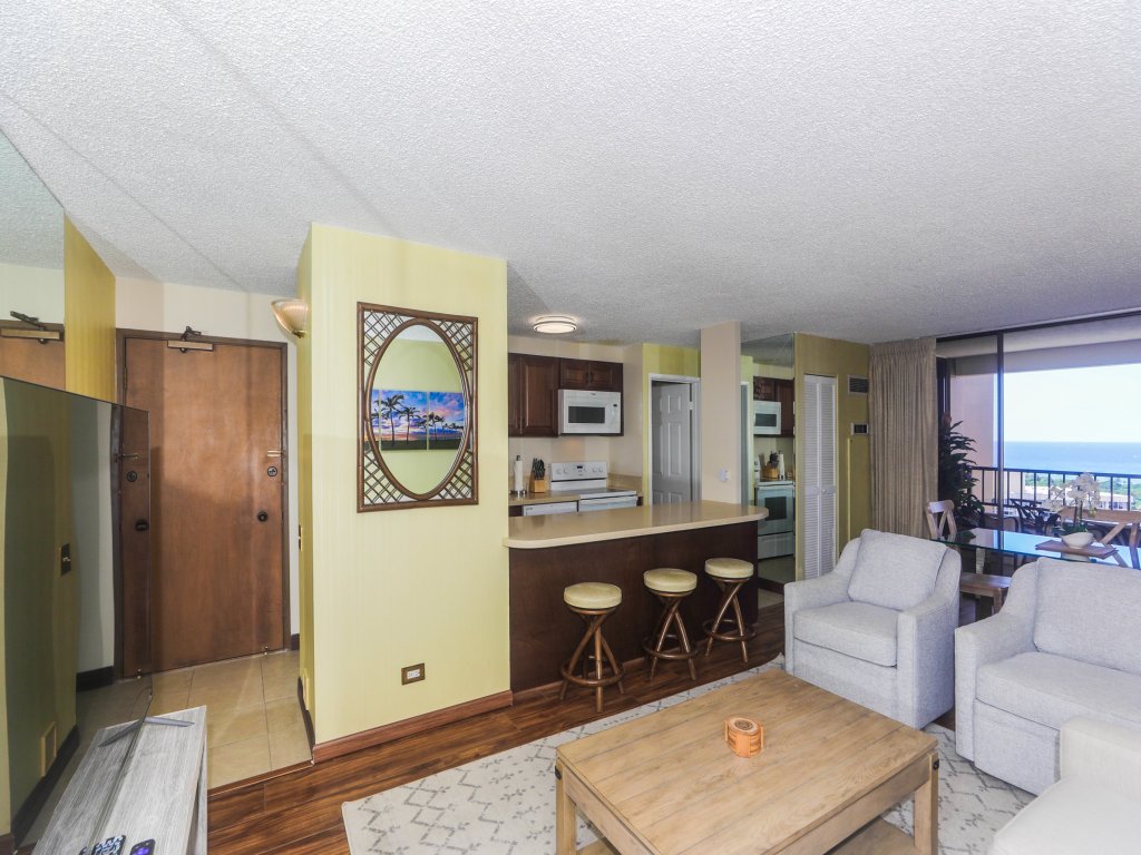 Discovery Bay 2502 Vacation Rental in Honolulu - RedAwning