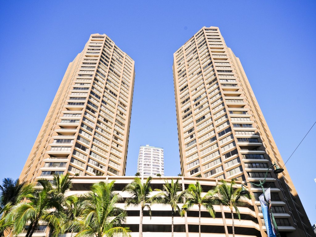 Discovery Bay 2712 Vacation Rental in Honolulu - RedAwning