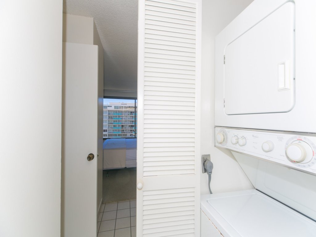 Discovery Bay 2712 Vacation Rental in Honolulu - RedAwning