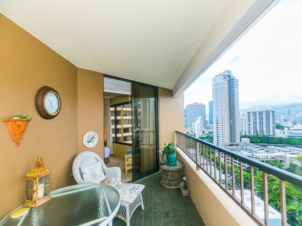 Discovery Bay 2016 Vacation Rental in Honolulu - RedAwning