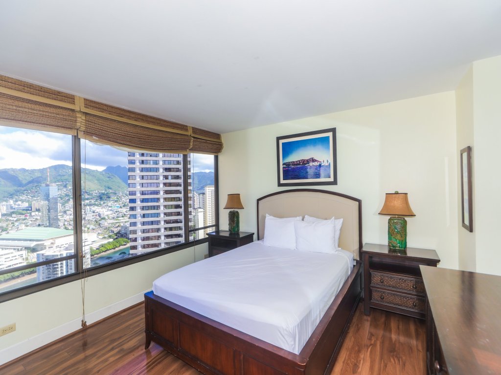Discovery Bay 3719 Vacation Rental in Honolulu - RedAwning