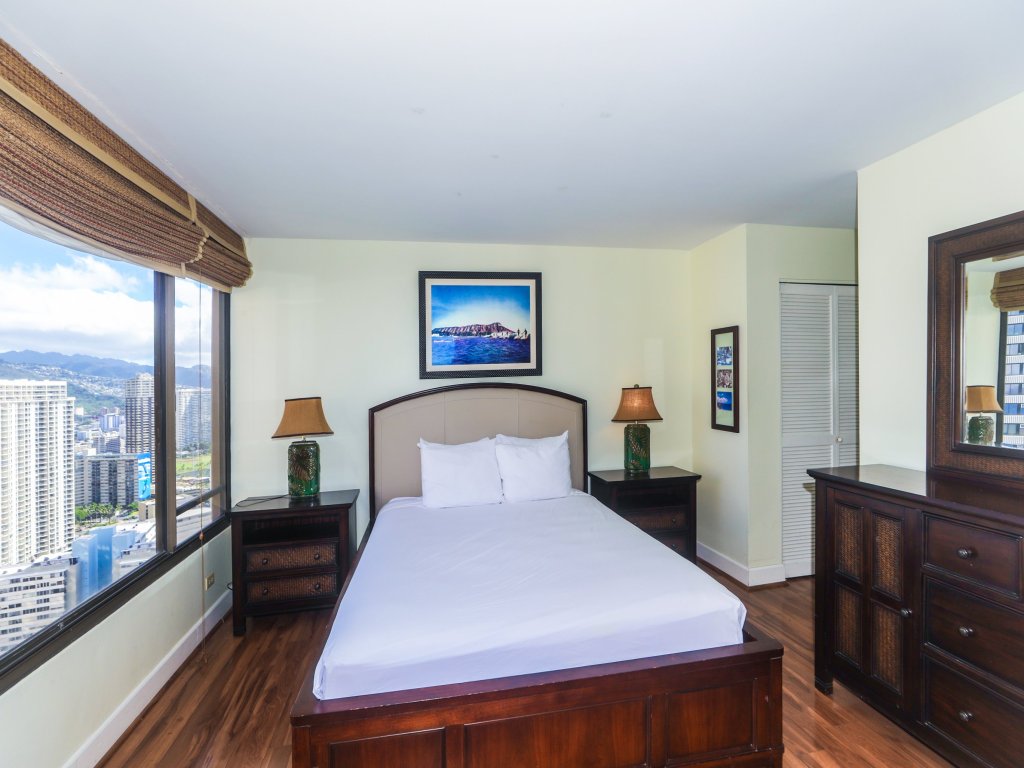 Discovery Bay 3719 Vacation Rental in Honolulu - RedAwning