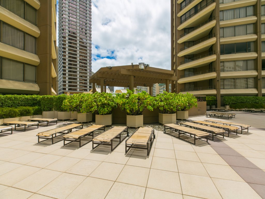 Discovery Bay 3719 Vacation Rental in Honolulu - RedAwning
