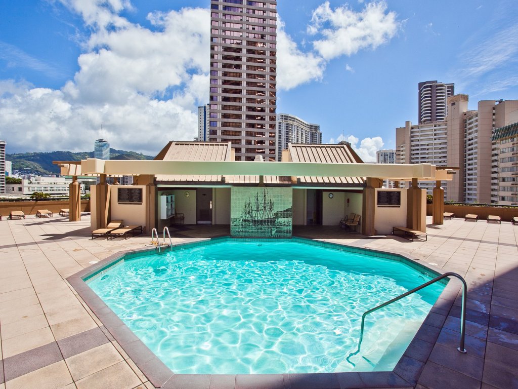 Discovery Bay 3719 Vacation Rental in Honolulu - RedAwning